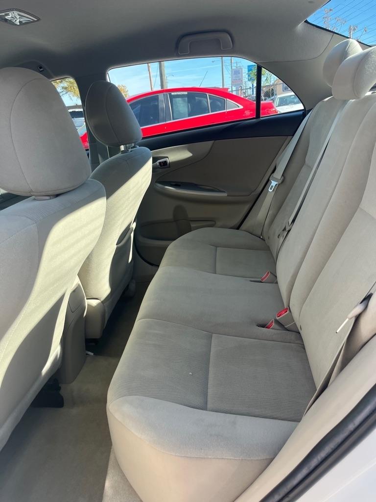 Toyota Corolla LE 4-Speed AT 2013