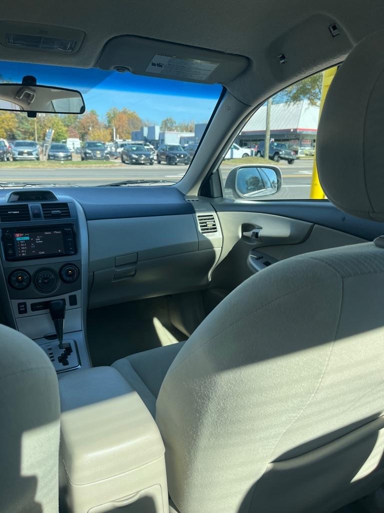 Toyota Corolla LE 4-Speed AT 2013