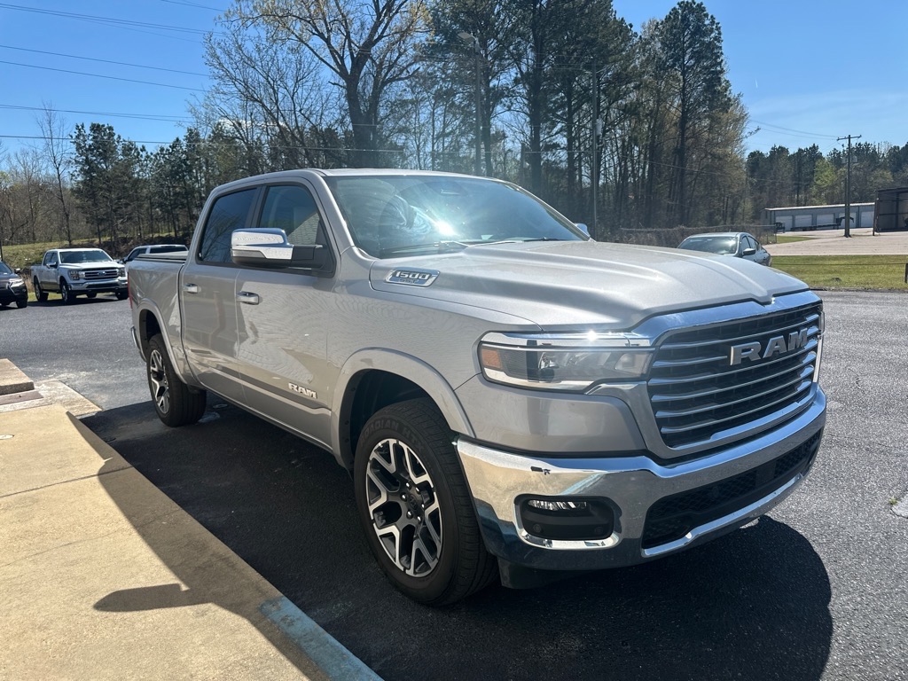 2025 Ram 1500 Laramie photo 3