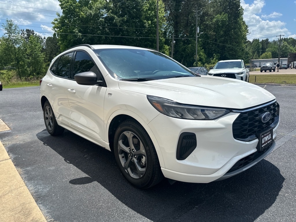 2024 Ford Escape ST-Line photo 2