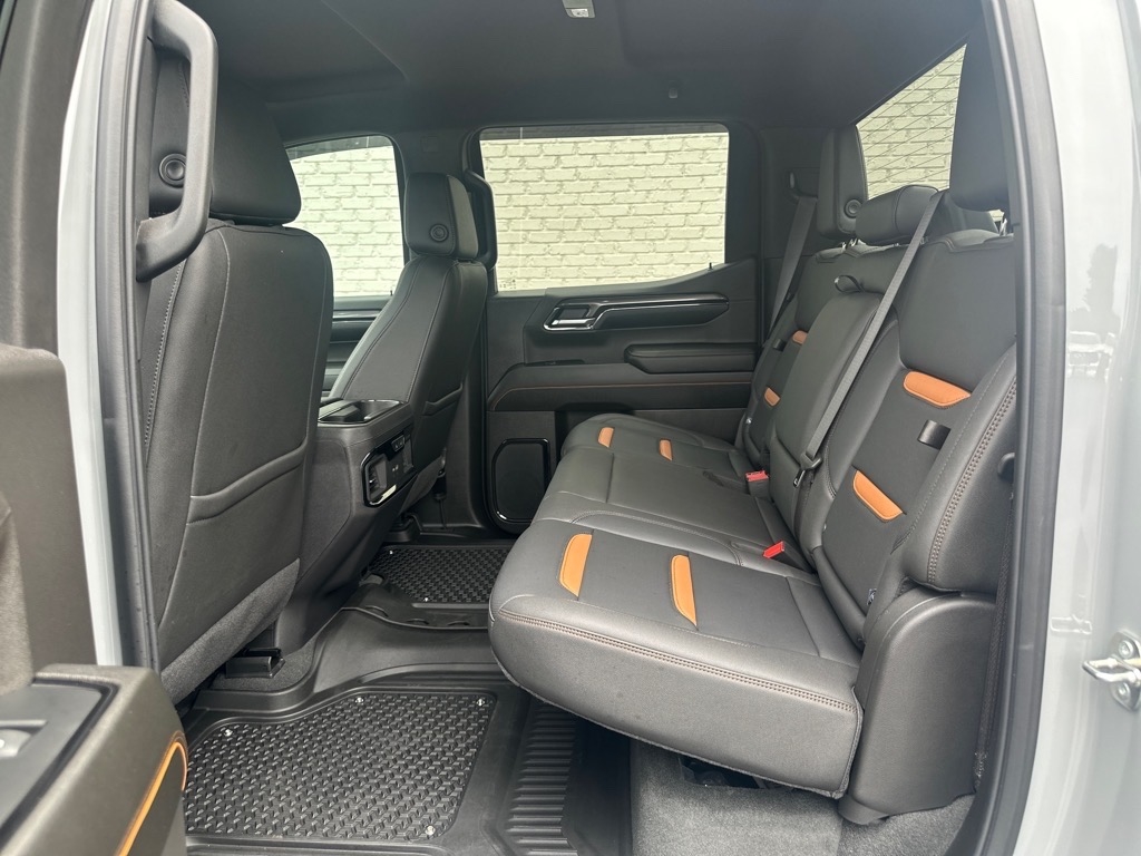 GMC Sierra 1500 AT4 Crew Cab 4WD 2024