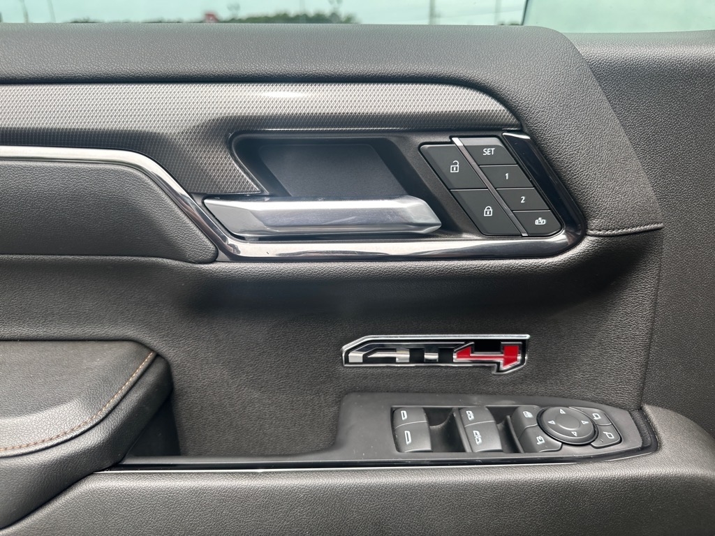 GMC Sierra 1500 AT4 Crew Cab 4WD 2024