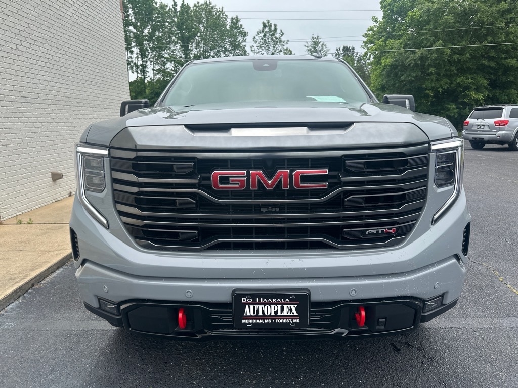GMC Sierra 1500 AT4 Crew Cab 4WD 2024