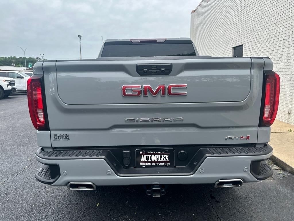 GMC Sierra 1500 AT4 Crew Cab 4WD 2024