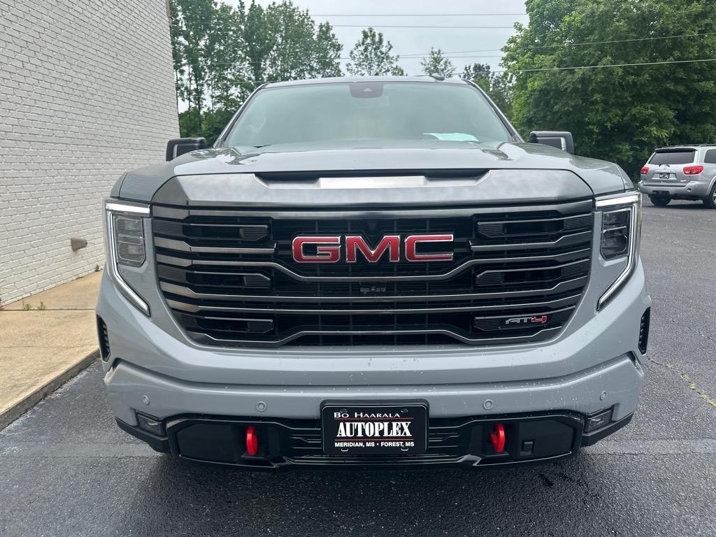 GMC Sierra 1500 AT4 Crew Cab 4WD 2024