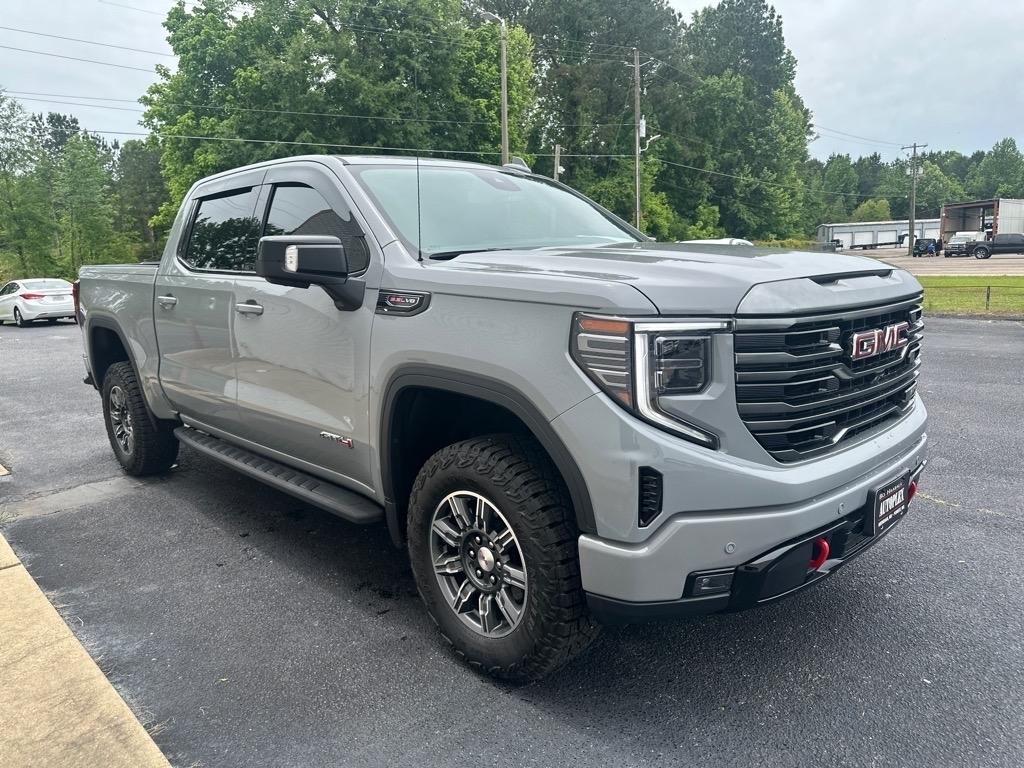 GMC Sierra 1500 AT4 Crew Cab 4WD 2024