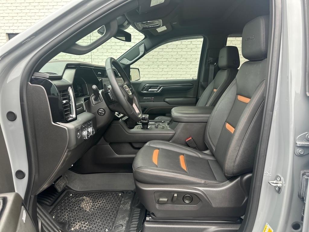GMC Sierra 1500 AT4 Crew Cab 4WD 2024