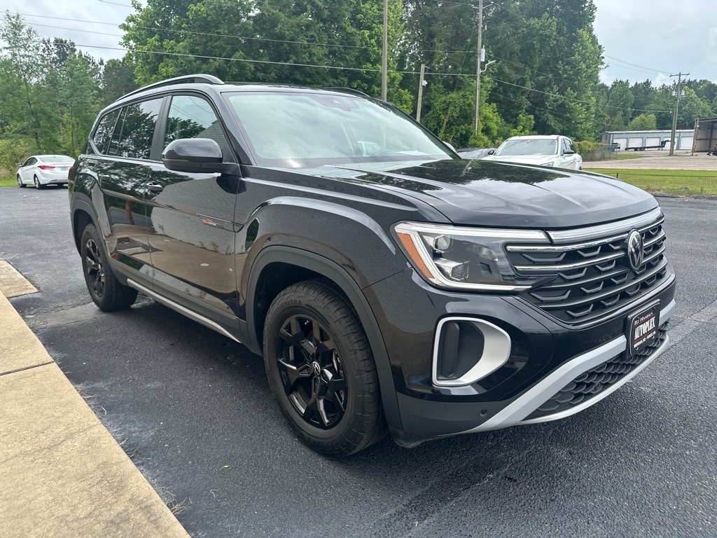 2024 Volkswagen Atlas Peak Edition SE Technology photo 3