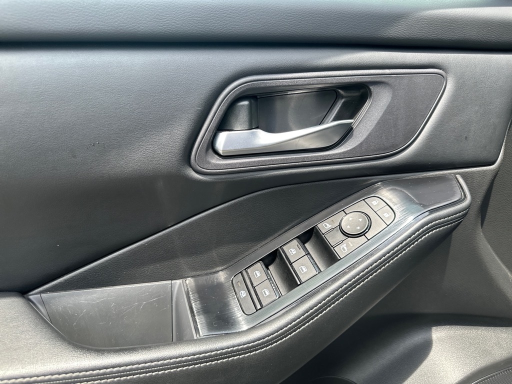 2024 Nissan Rogue SV photo 4