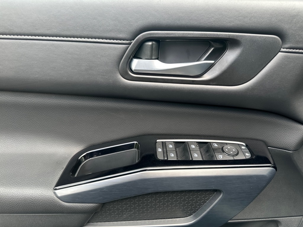 Nissan Pathfinder SL 2024