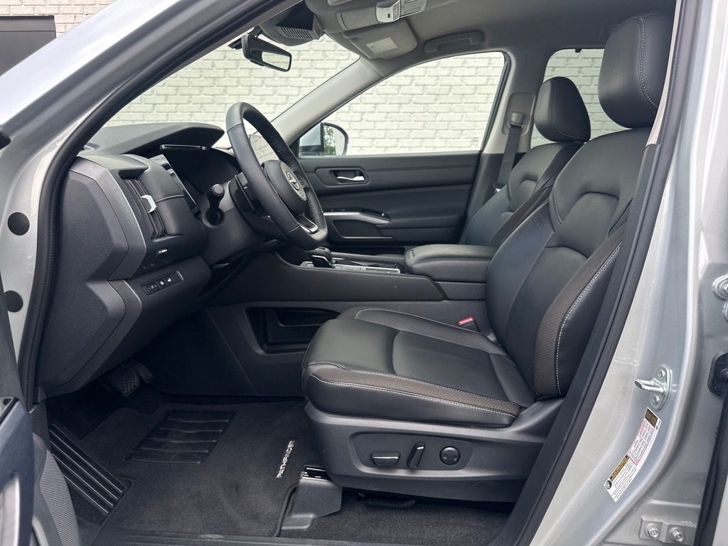 Nissan Pathfinder SL 2024