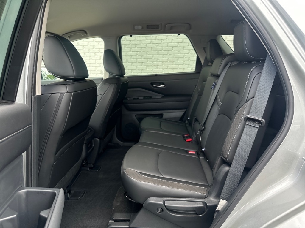 Nissan Pathfinder SL 2024