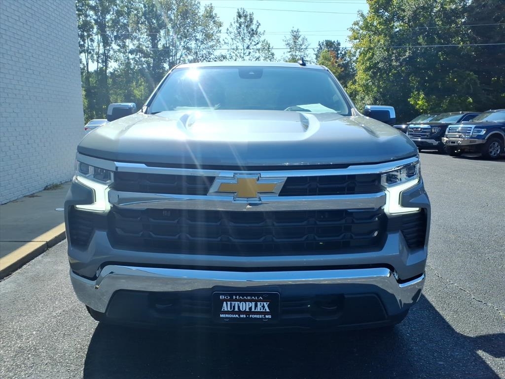 2024 Chevrolet Silverado 1500 LT photo 2