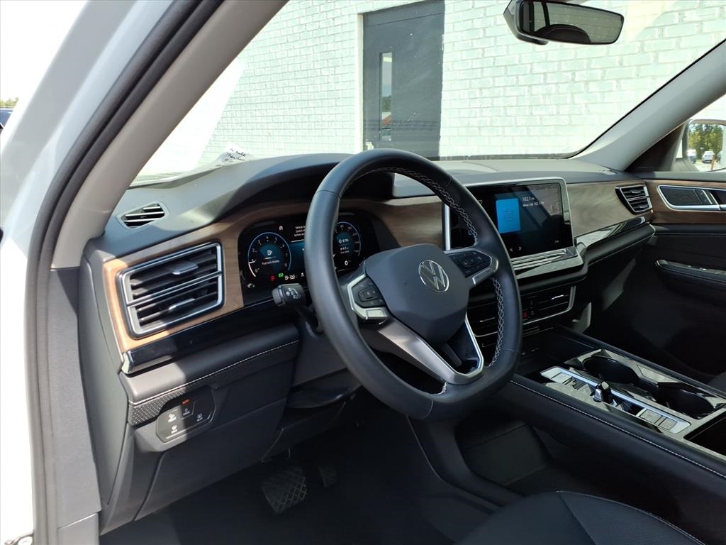 2024 Volkswagen Atlas SE Technology photo 3