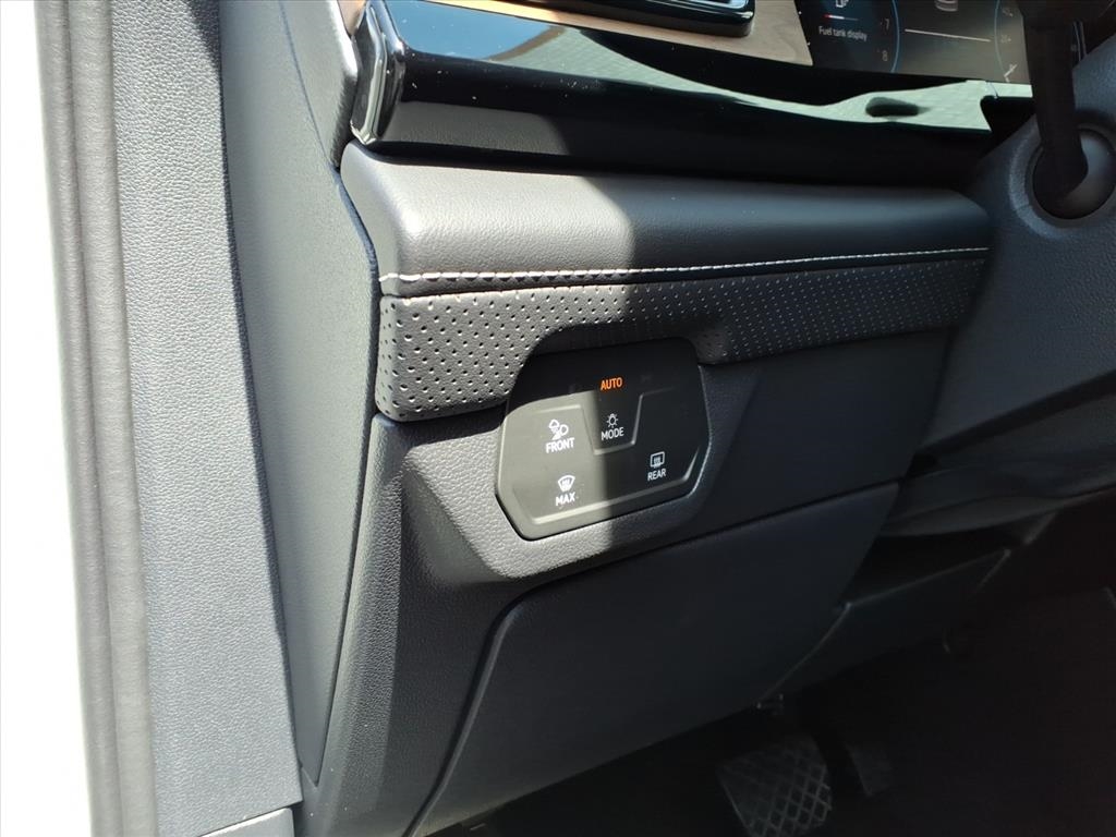 2024 Volkswagen Atlas SE Technology photo 5