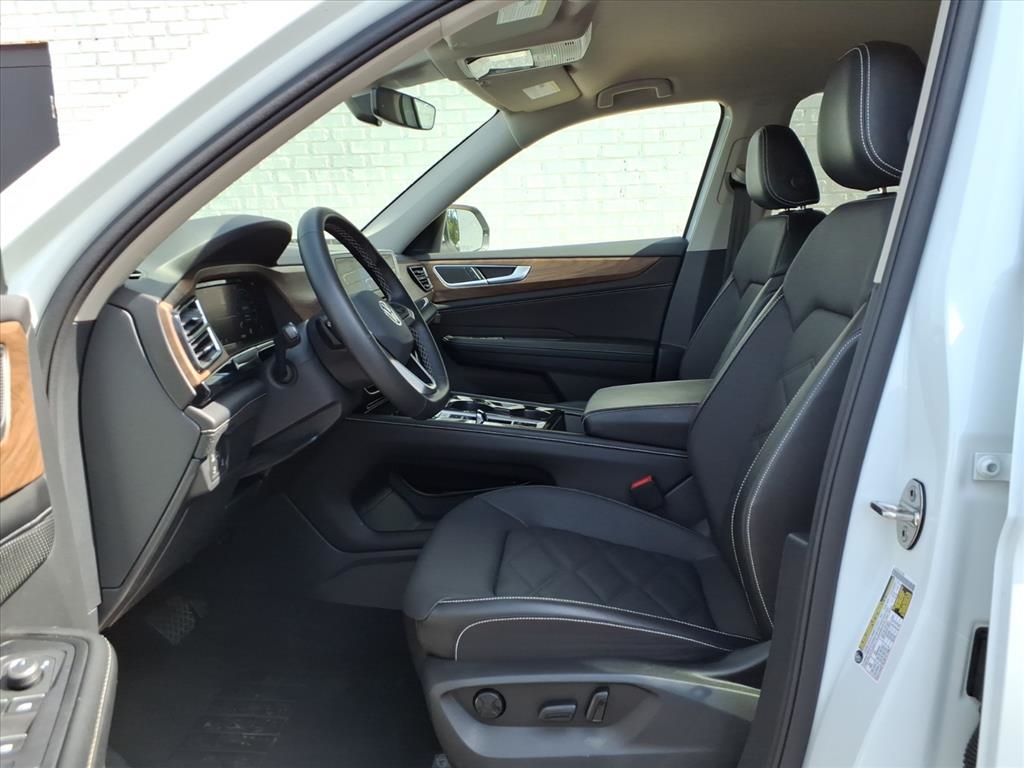 2024 Volkswagen Atlas SE Technology photo 9
