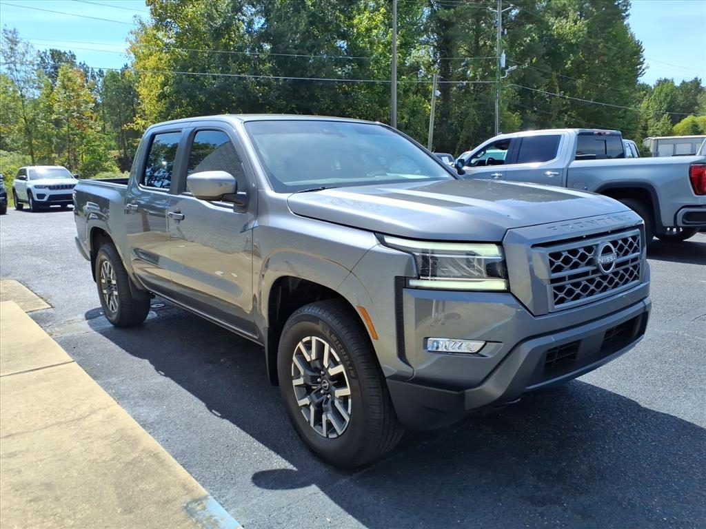 2024 Nissan Frontier SL photo 3
