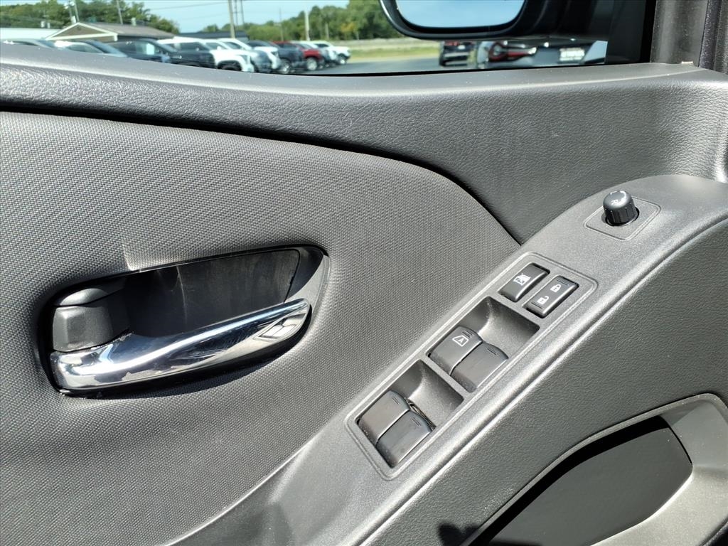 2024 Nissan Frontier SL photo 5
