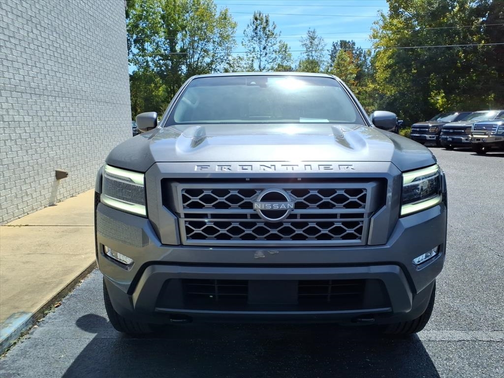 2024 Nissan Frontier SL photo 2