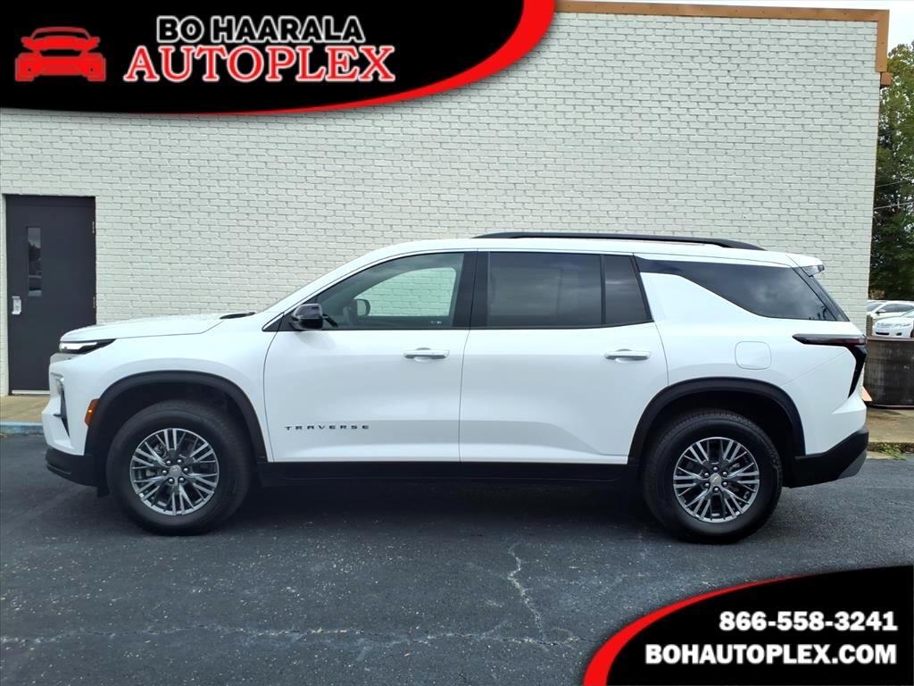 2025 Chevrolet Traverse LT