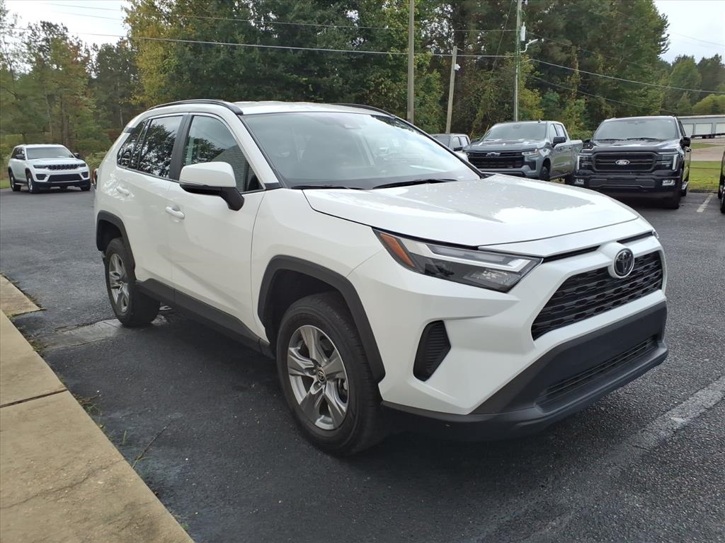 Toyota RAV4 XLE 2024