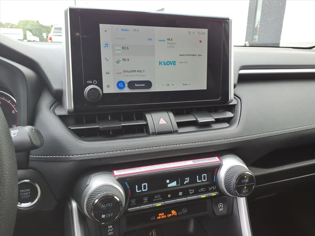 Toyota RAV4 XLE 2024