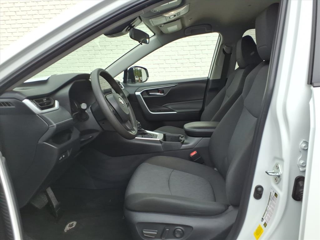 Toyota RAV4 XLE 2024