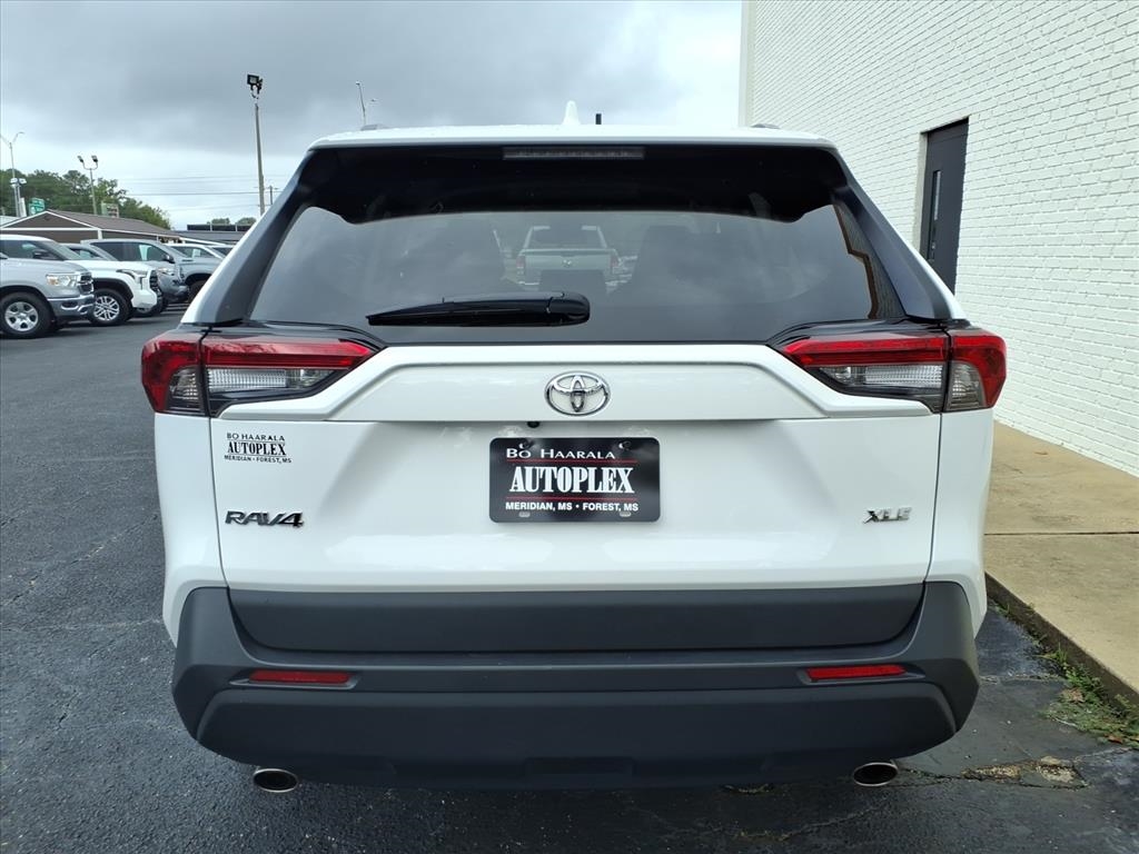 Toyota RAV4 XLE 2024