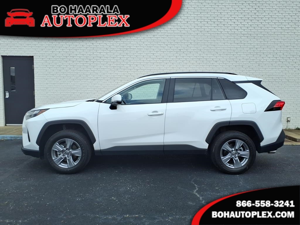 Toyota RAV4 XLE 2024