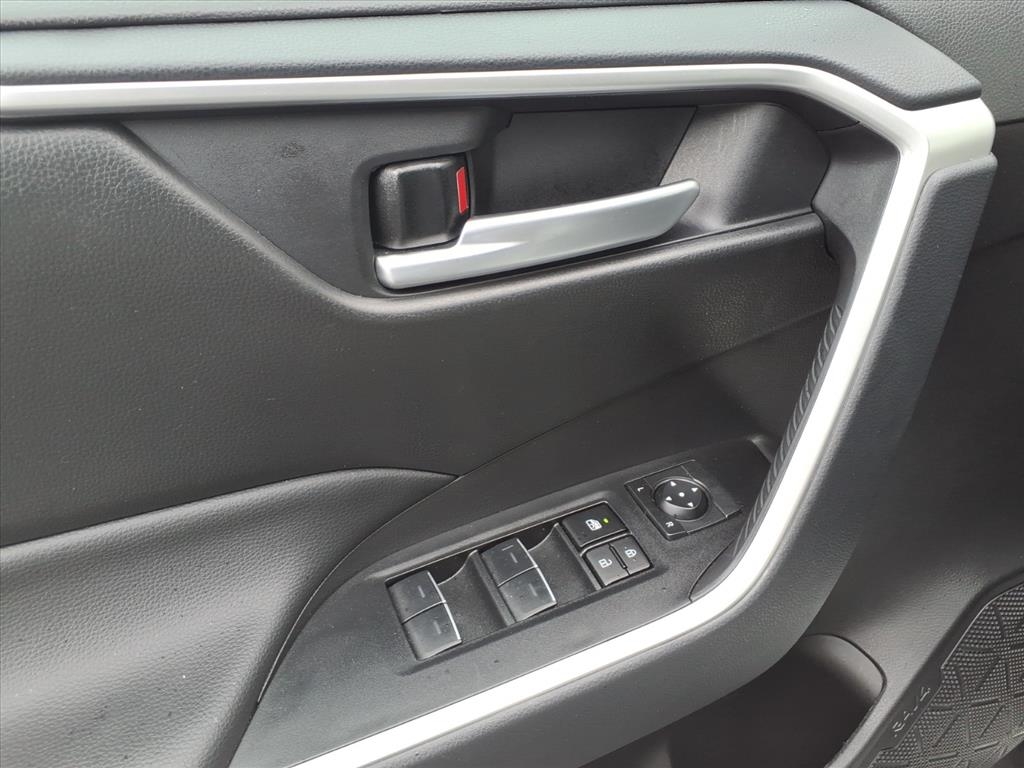 Toyota RAV4 XLE 2024