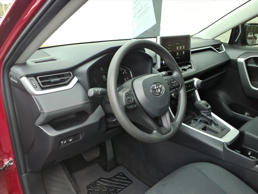 Toyota RAV4 LE 2024