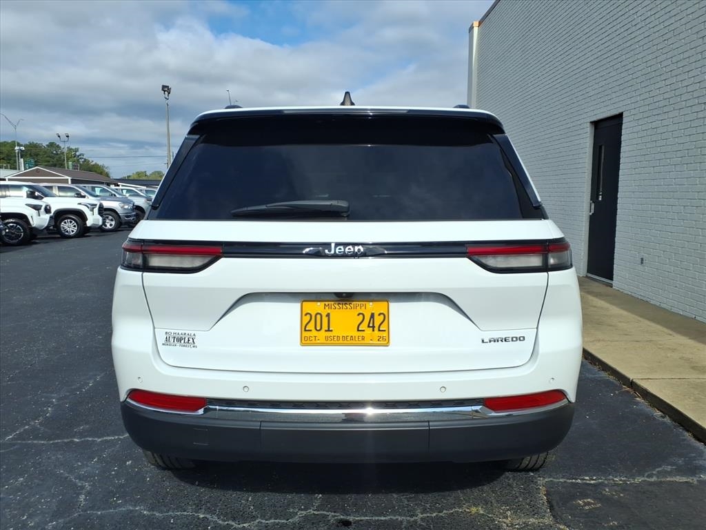 2023 Jeep Grand Cherokee Laredo photo 4