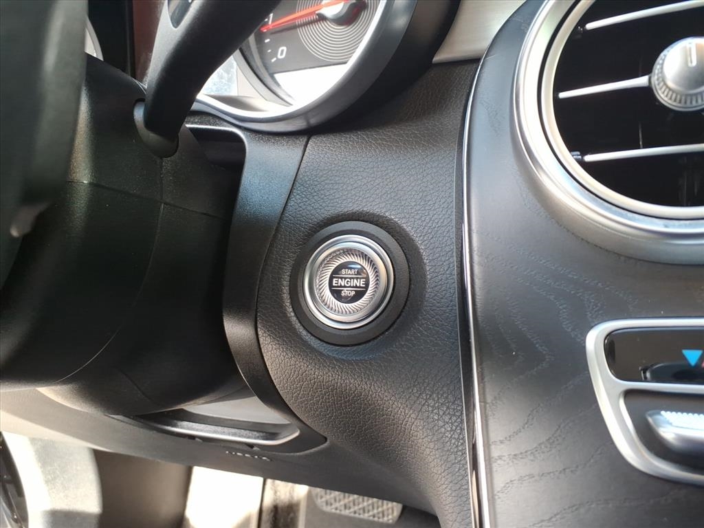 Mercedes-Benz GLC-Class  2021 Mercedes-Benz GLC-Class  2021