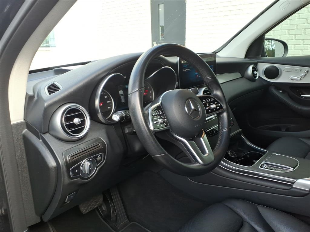 2021 Mercedes Benz GLC 300 photo 4
