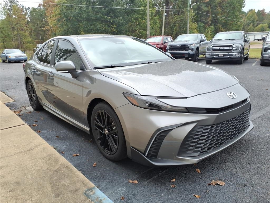 2025 Toyota Camry Hybrid SE photo 2