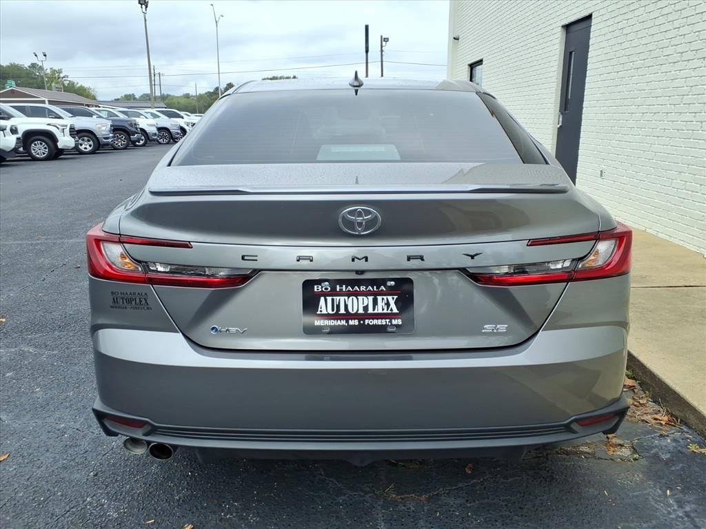 2025 Toyota Camry Hybrid SE photo 3