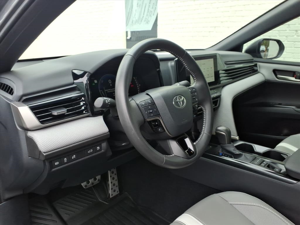 2025 Toyota Camry Hybrid SE photo 4