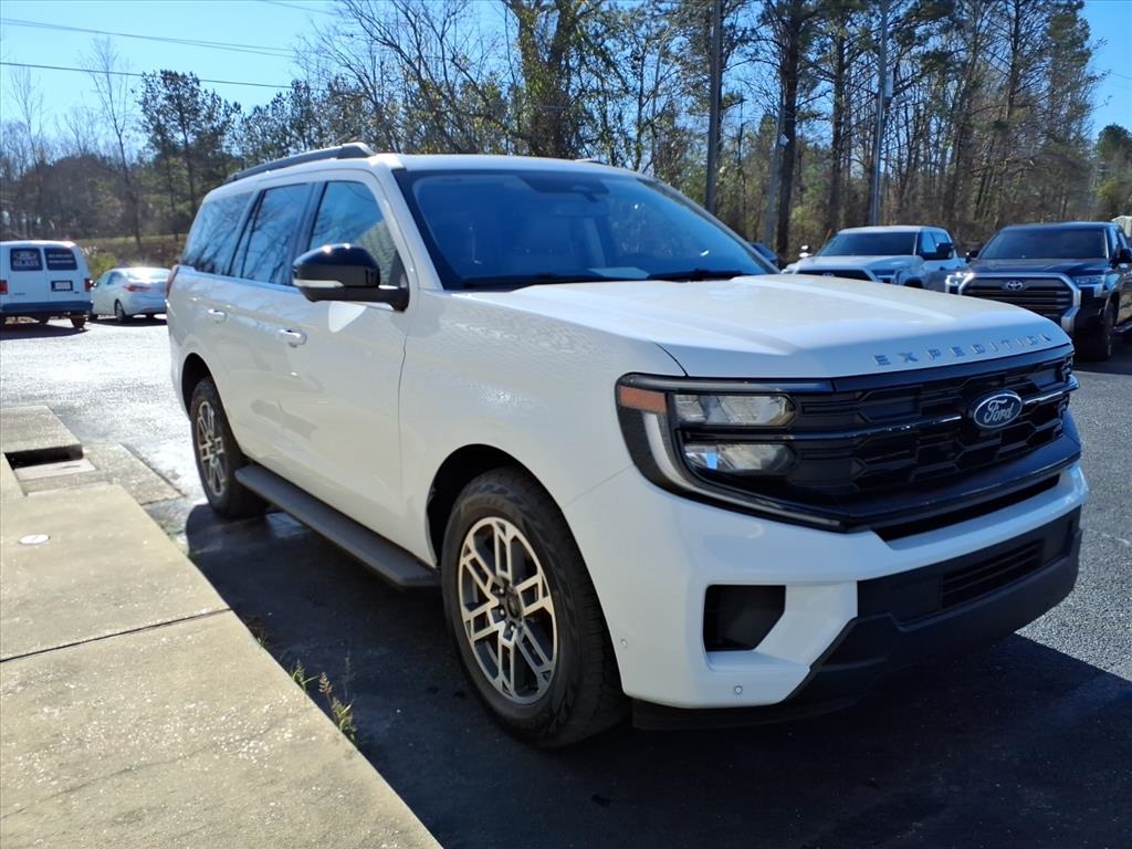 Ford Expedition Active 2025