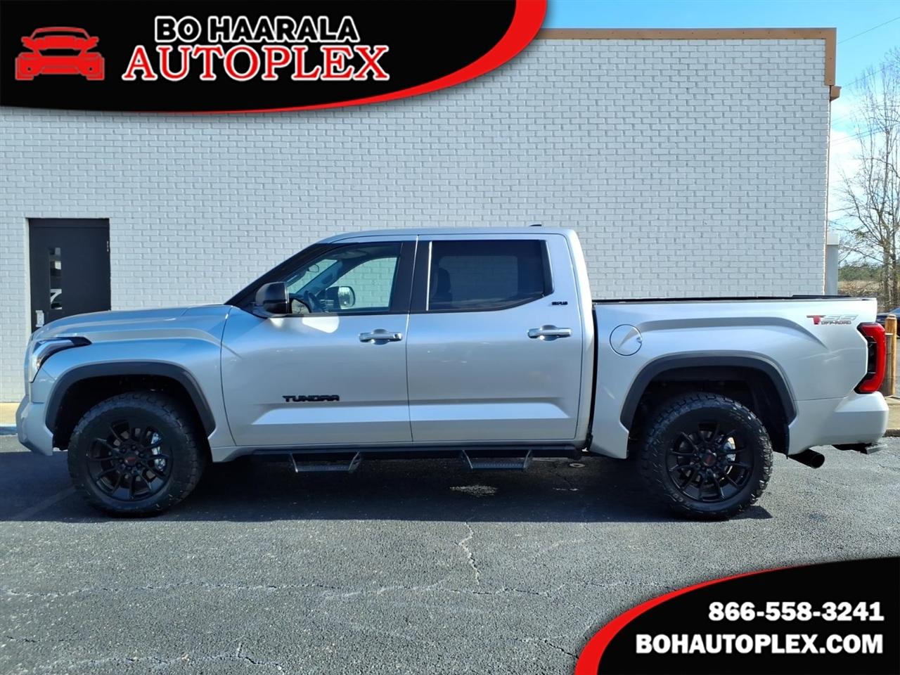 2024 Toyota Tundra SR5 4wd CREW CAB