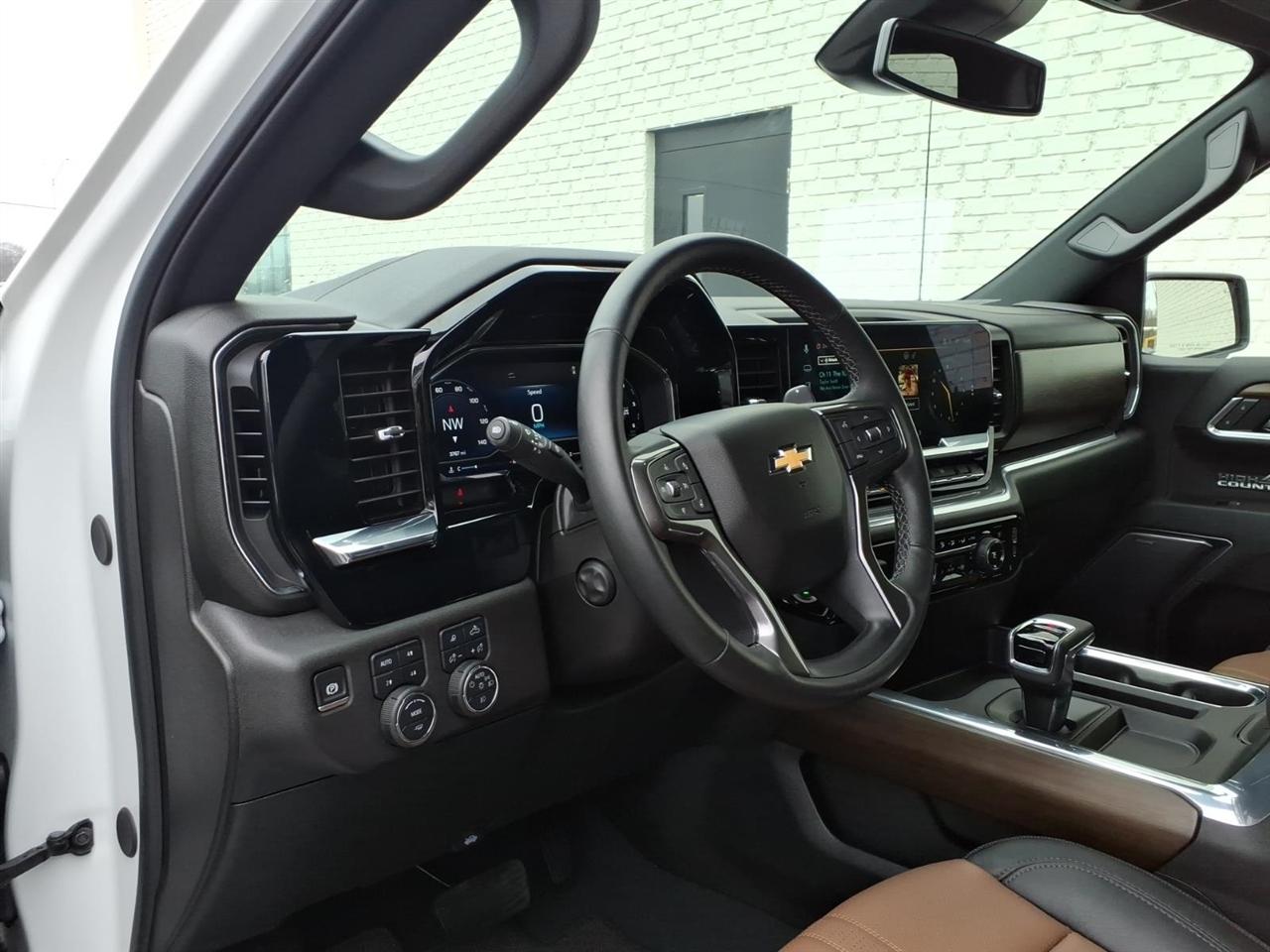 Chevrolet Silverado 1500 Crew Cab  2025