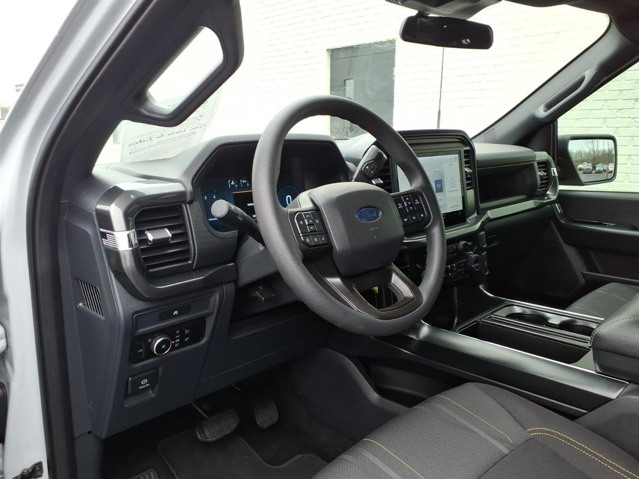 Ford F-150 STX 2WD 2025
