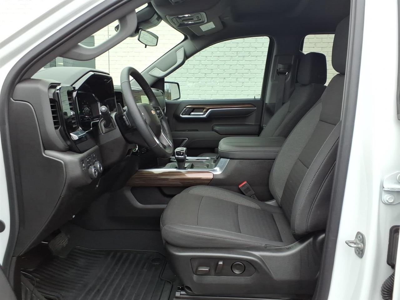 Chevrolet Silverado 1500  2025