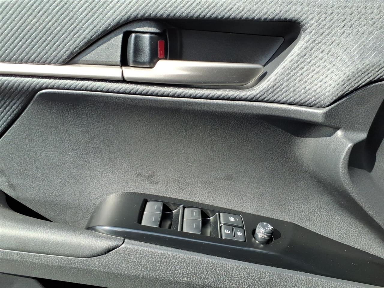 Toyota Camry Hybrid SE 2025