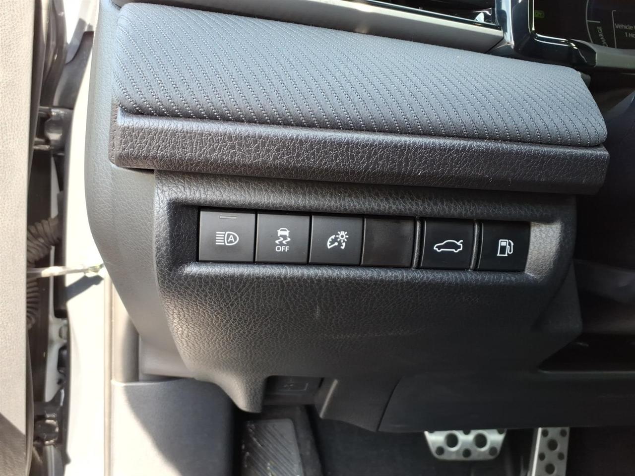 Toyota Camry Hybrid SE 2025