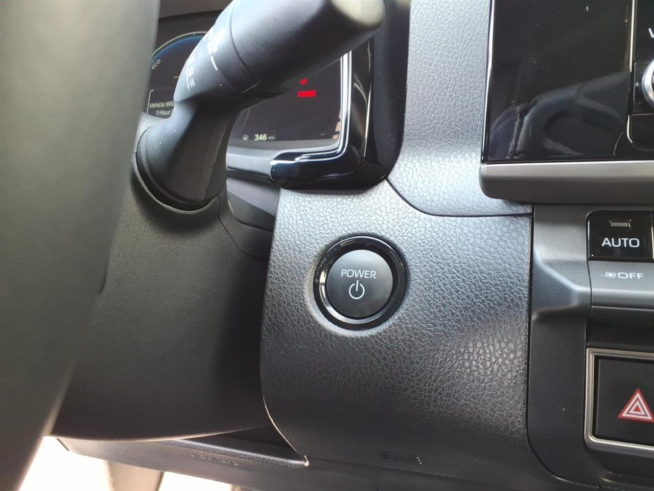 Toyota Camry Hybrid SE 2025