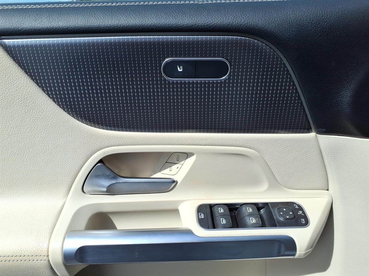 Mercedes-Benz GLB-Class  2022