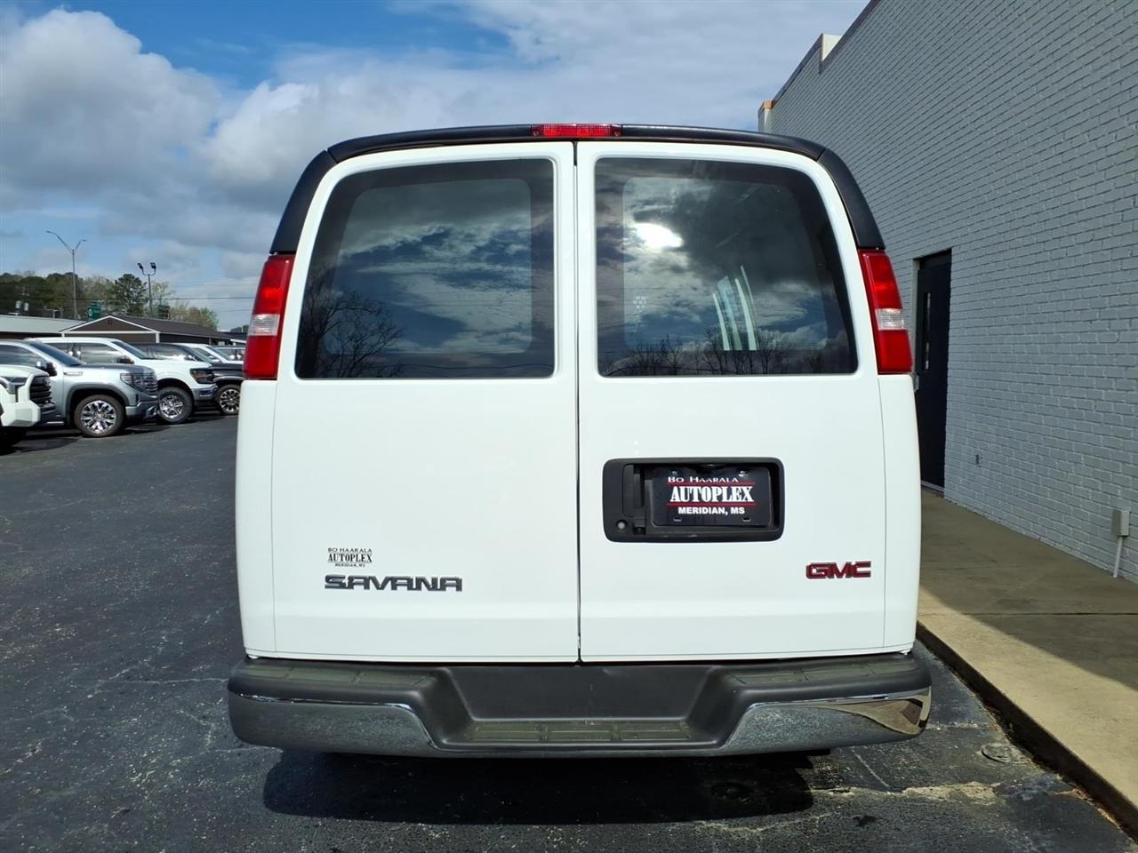 GMC Savana  2024
