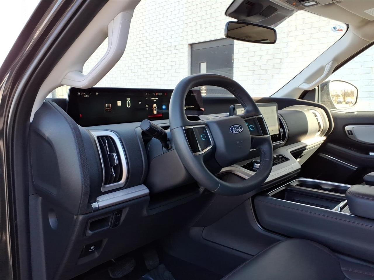 Ford Expedition Active 2025