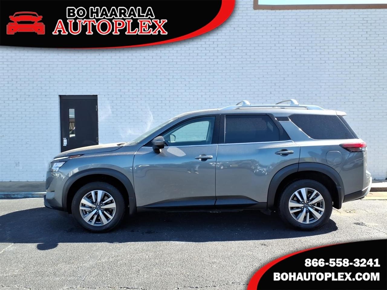 2025 Nissan Pathfinder SL