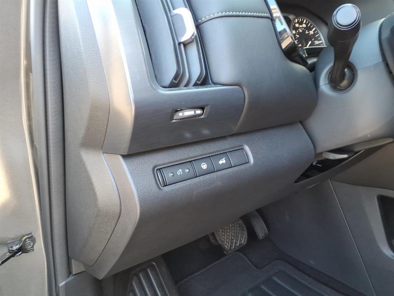 Nissan Pathfinder SL 2025